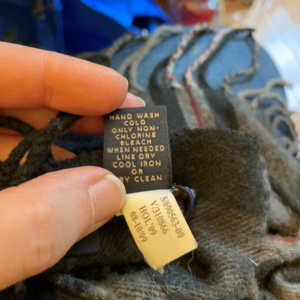 Banana Republic gray, red wool winter scarf, wrap (mens) - Picture 6 of 6